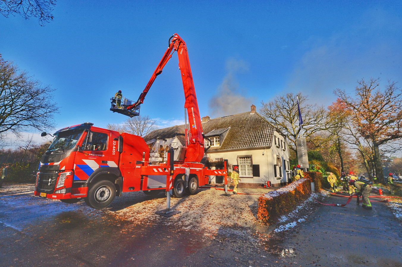 Een brand bij de Treeswijkhoeve in Waalre.