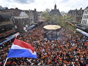 LIVE Koningsdag | Drukte bij feesten in Arnhem, vooral op de Trans heel veel publiek