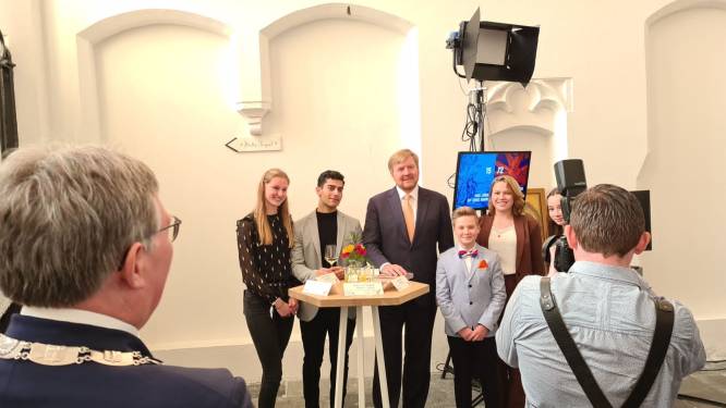 Hannah (19) zat strak achter de koning en mocht hem daarna ook nog spreken: ‘Hoe bijzonder is dat!’