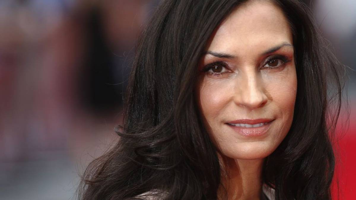 Famke Janssen doet merkwaardige vondst in slaapkamer | Sterren | AD.nl