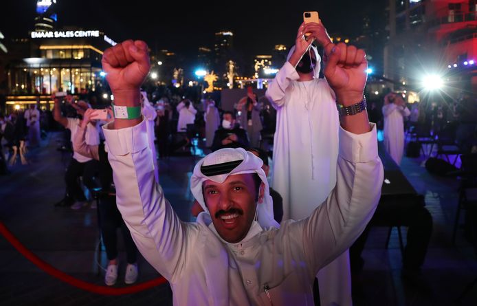 Inwoners van de Verenigde Arabische Emiraten vieren feest.