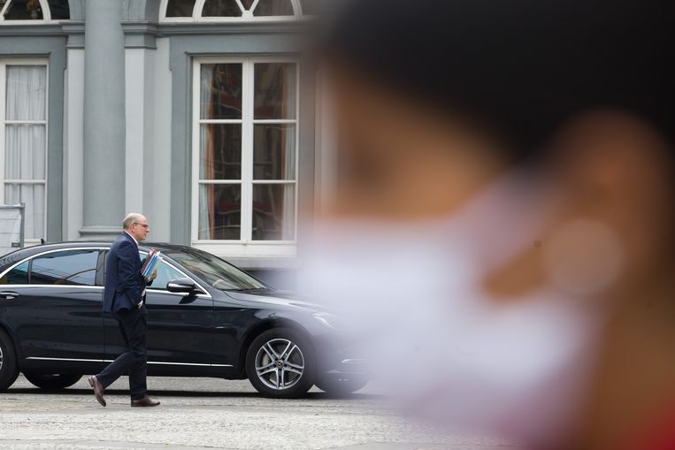 Minister Koen Geens arriveert aan het Egmontpaleis.  Beeld BELGA