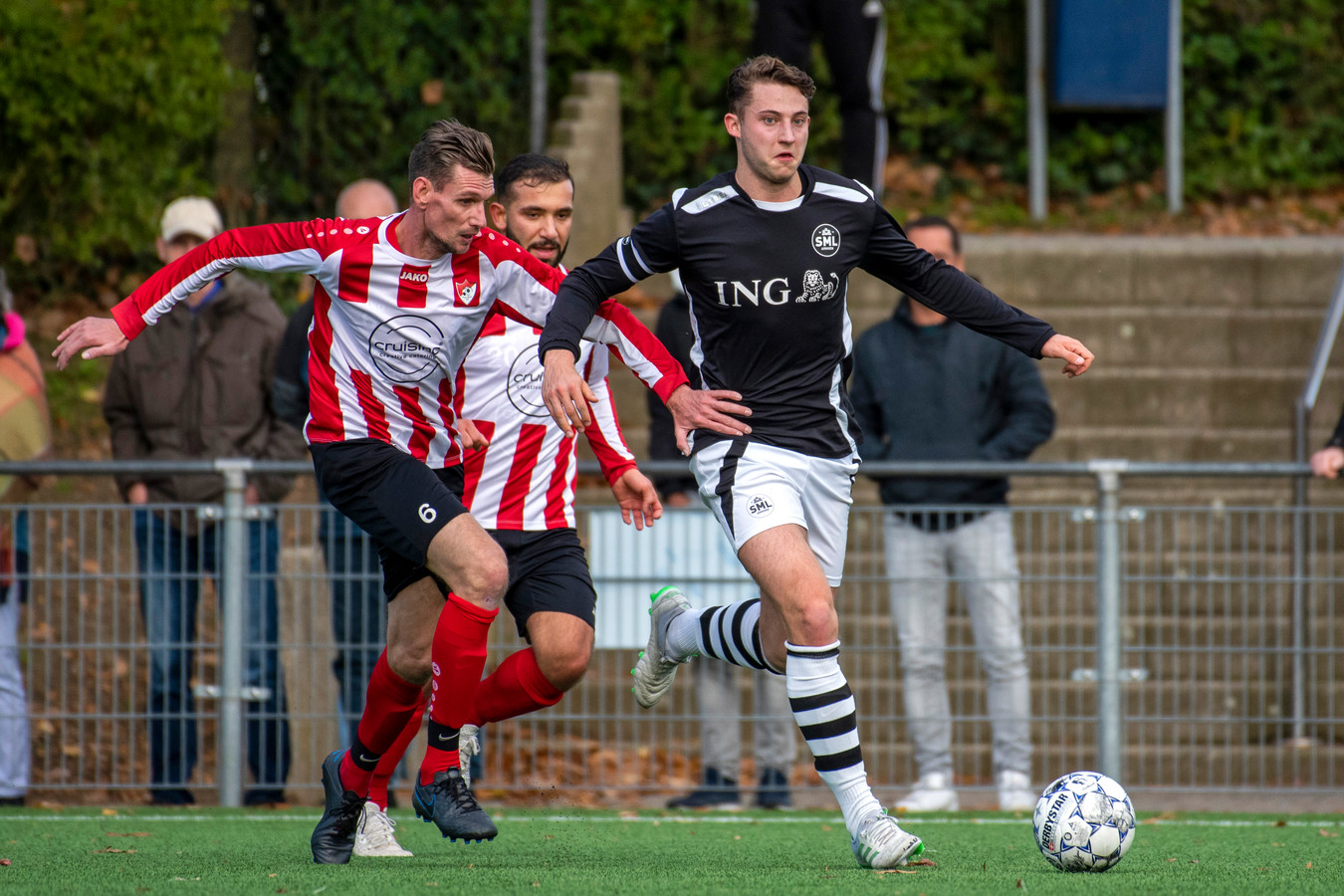 De spits die geen spits is, helpt SML langs Arnhemse Boys in ongelijke ...