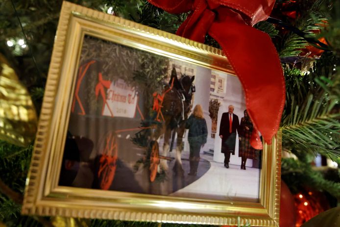 Les sapins de Noël de la Maison-Blanche sont décorés de photos des présidents américains et de leurs familles, dont Donald et Melania Trump.