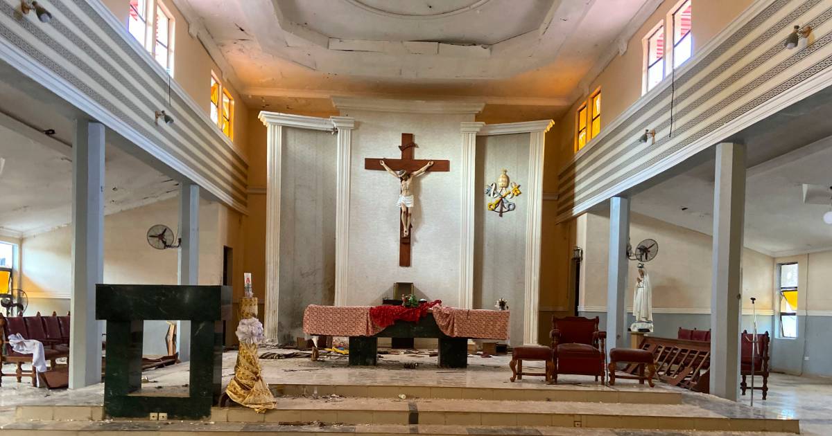 Setidaknya lima puluh orang tewas dalam pembantaian selama misa Pentakosta di gereja Nigeria di luar negeri