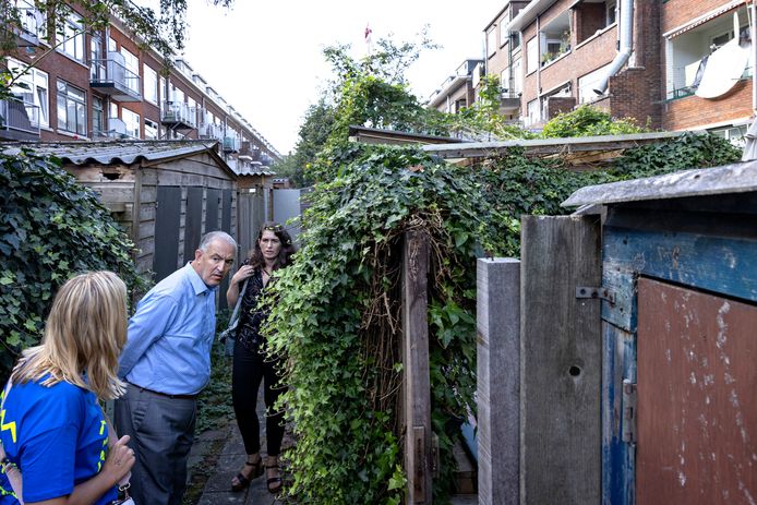 Aboutaleb in Oud-Mathesse, een wijk waar één op de vijf inwoners uit Oost-Europa komt.
