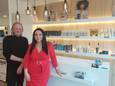 Rania Xouras huurt voortaan een stoel bij Philip Noppe die aan de Onze-Lieve-Vrouwemarkt Philip Coiffure runt.