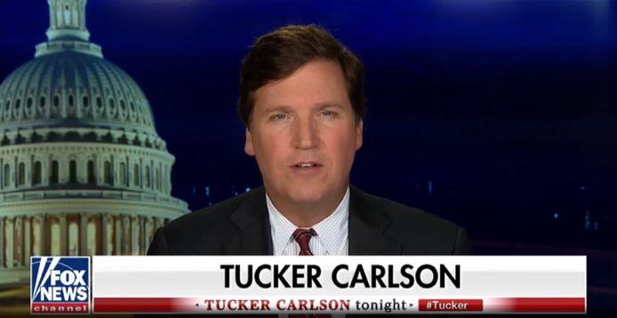 Tucker Carlson heeft een dagelijkse liveshow op Fox News.