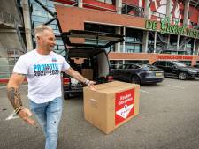 Beroemde Heracles-fan Gertie brengt FC Twente een cadeau: ‘Veel plezier ermee, wij hebben hem niet meer nodig’