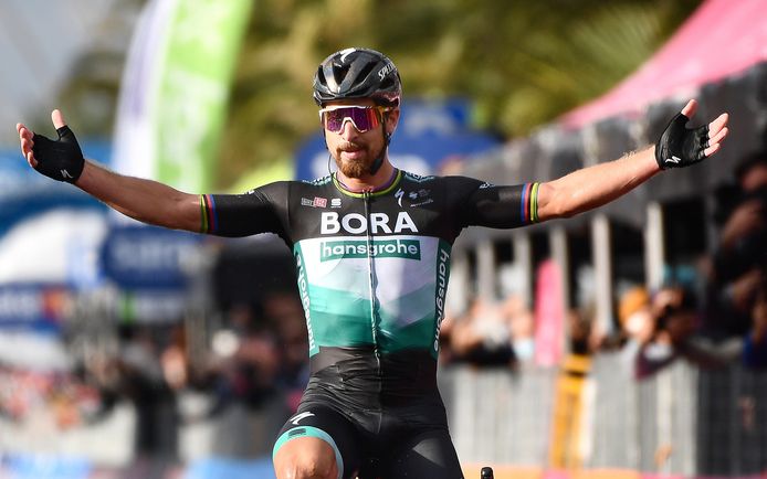 Peter Sagan juicht na zijn ritzege in de Giro d’Italia 2020.