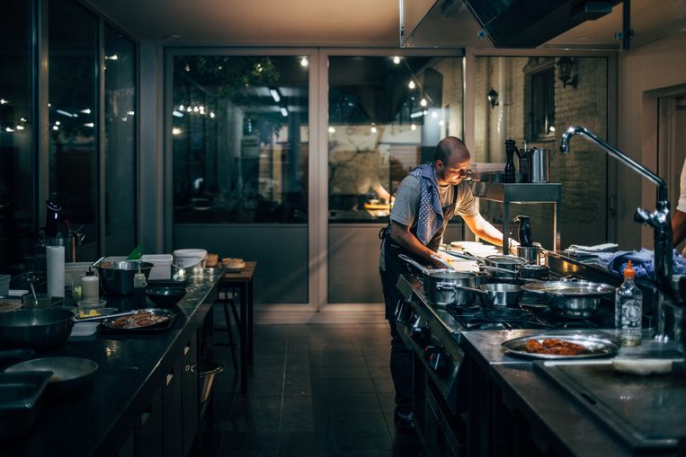 De keuken van restaurant Rebelle in Kortrijk. Beeld JVisual Prod en Eva Vlonk
