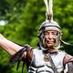 ‘Het verhaal van Vlaanderen’ is bloedserieuze canon voor N-VA, maar iets minder voor Twitter: ‘Volgende week: een special guest!’