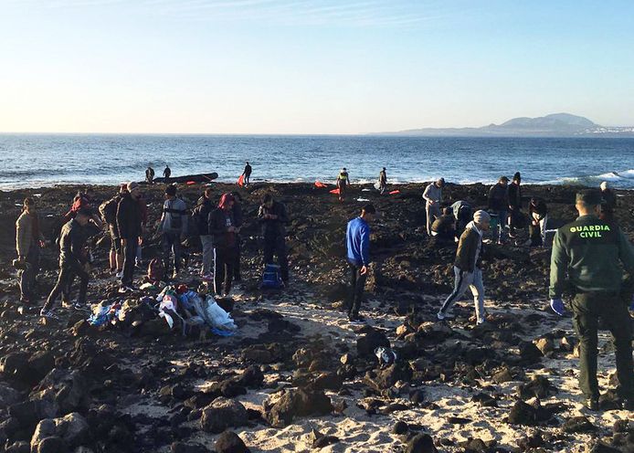 Volgens de Spaanse kustwacht zijn 13 van de 33 van de onderschepte migranten minderjarig.