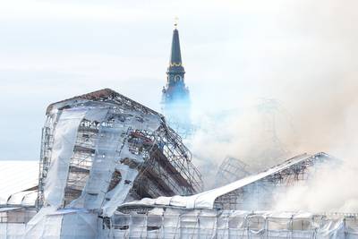 Incendie spectaculaire à la vieille Bourse de Copenhague: course contre la montre pour sauver les œuvres d’art