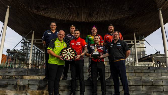 Topspelers blij met nieuw dartbord, maar... ‘De trebles en doubles zijn iets kleiner!’