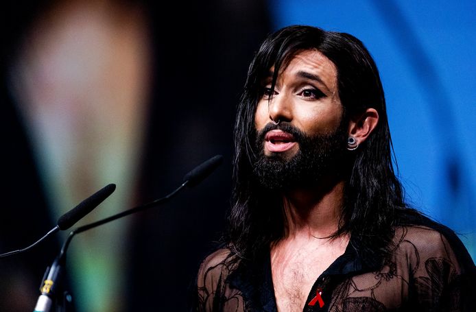 Eurovisiesongfestival-winnaar Conchita Wurst tijdens een lezing op de officiële opening van AIDS2018.