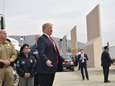 Trump bekijkt prototypes voor muur: "Het moet hoog genoeg zijn want Mexicanen zijn professionele bergbeklimmers"