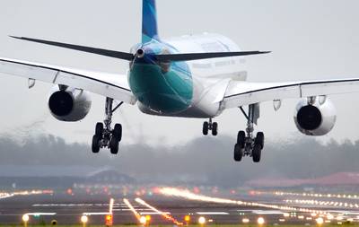 Honderd vluchten op Schiphol geannuleerd door harde wind