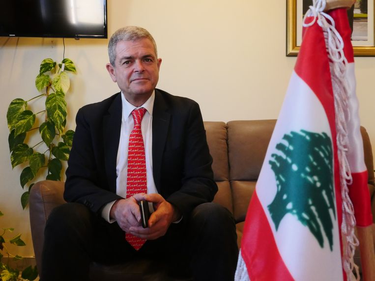 De Libanese oud-generaal Khalil Helou steunt de protesten. “Burgers hebben geen menswaardig leven meer.” Beeld Bruno Struys