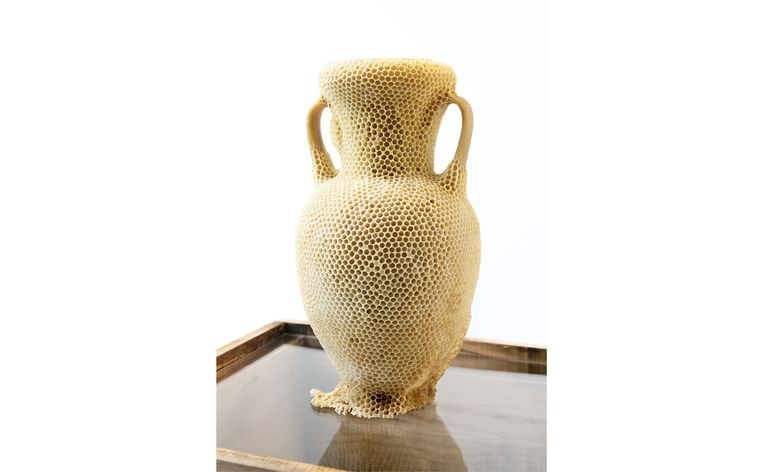 null Beeld Libertiny Tomas_The Honeycomb Amphora I_ ©TITIA HAHNE
