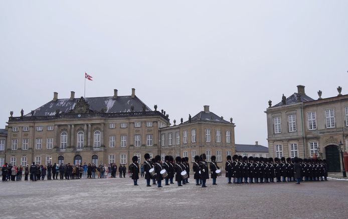 Het paleis van Frederik (links).