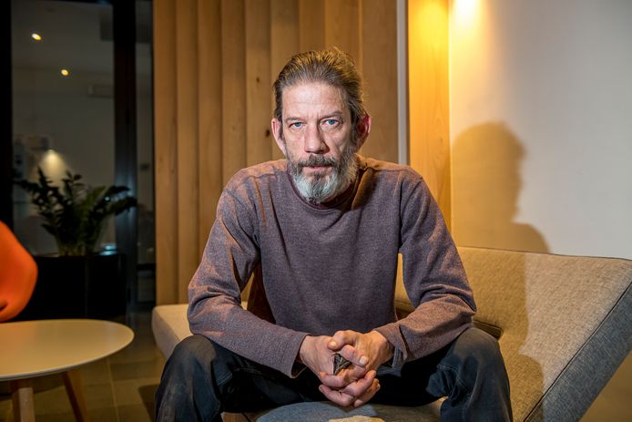 Buurman Chris Dusauchoit Beschuldigt Hem Van Bedreigingen In Vliegenplaag Zaak Hij Zit Compleet Op Z N Tandvlees Showbizz Hln Be