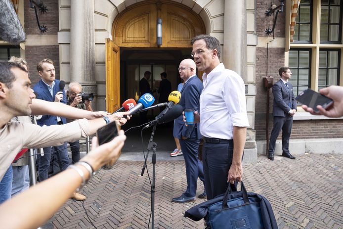 Minister-president Mark Rutte noemt de uitspraken van Hoekstra in het AD-interview staatsrechtelijk op het randje. ,,Dit moet een uitzondering blijven.”