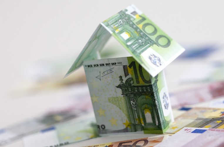 Ondanks een behoorlijk (gezins)inkomen slaag je er niet om veel over te houden op het einde van de maand. Aan sparen kom je eigenlijk niet toe en je hebt geen financiële buffer. Klinkt dit bekend? “Veel koppels praten niet over geld”, zegt budgetcoach Sara Van Wesenbeeck. Overleg is dus een eerste stap, maar om te beginnen met sparen moet je ook discipline opbrengen.