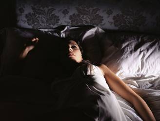 Vrouwen hebben dubbel zoveel kans op slaapproblemen als mannen. En dat ligt niet alleen aan hun hormonen