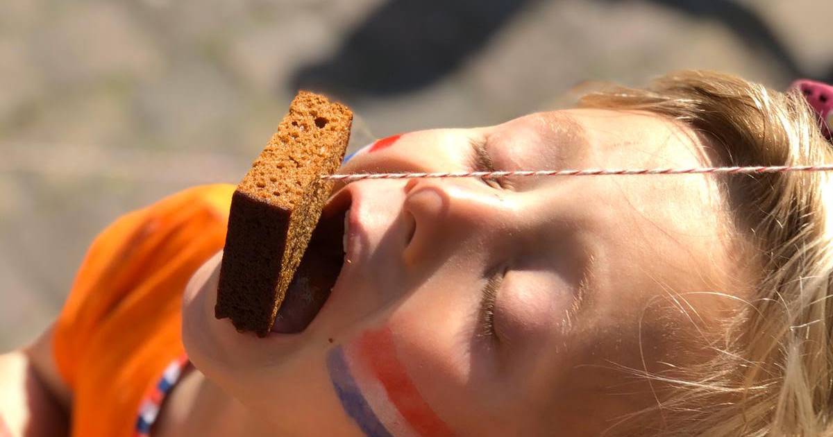 Met deze OudHollandse spelletjes komen jij en je kinderen Koningsdag