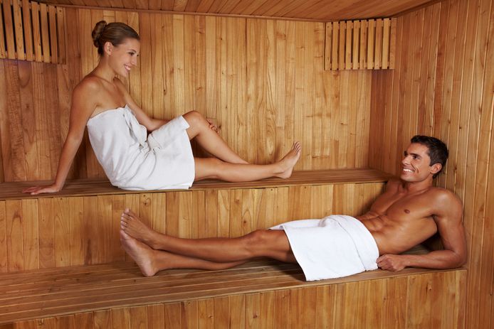 Coronaproof naar de sauna: hou handdoek vooral om (en ga op een sticker zitten) | Binnenland | AD.nl