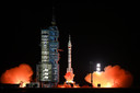 Une fusée porteuse Longue Marche-2F, transportant le vaisseau spatial Shenzhou-15 avec trois astronautes vers la station spatiale chinoise Tiangong, décolle du Centre de lancement de satellites de Jiuquan, dans la province du Gansu (nord-ouest de la Chine), le 29 novembre 2022.