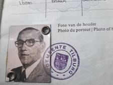Lezers helpen lezers: Wie is geïnteresseerd in dit paspoort en welke verzamelaar kan een doos met jokers gebruiken?