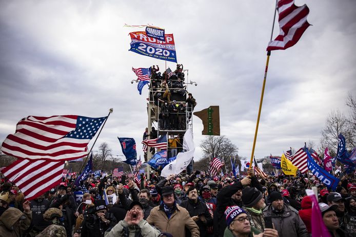 De manifestanten trekken naar het Capitool.