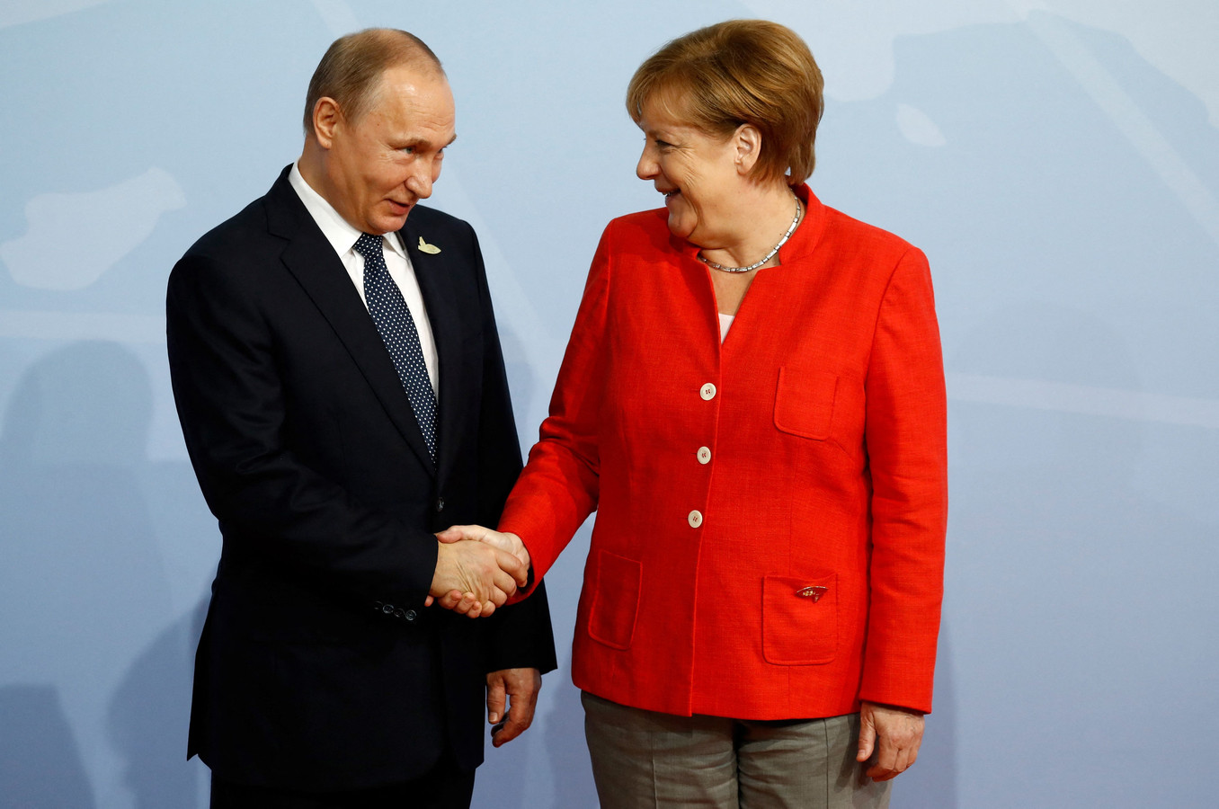 Angela Merkel ontvangt Vladimir Poetin op de G-20 top in Hamburg in juli 2017. Vrijdag brengt de Duitse bondskanselier vermoedelijk voor het laatst een bezoek aan de Russische president.