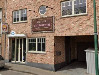 Dief forceert schuifdeur frituur De Steenweg en vlucht met kassa