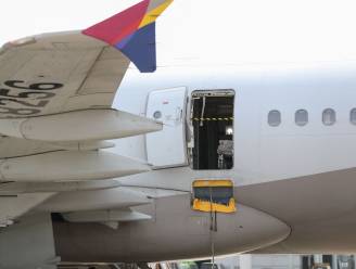 Passagier die tijdens vlucht nooddeur opende, had het gevoel dat hij stikte 