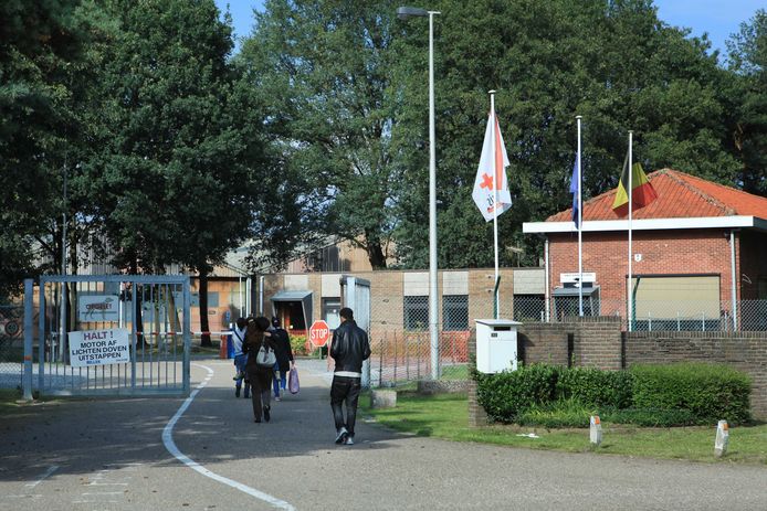Onder andere het opvangcentrum in de voormalige legerkazerne van Houthalen-Helchteren sluit de deuren.