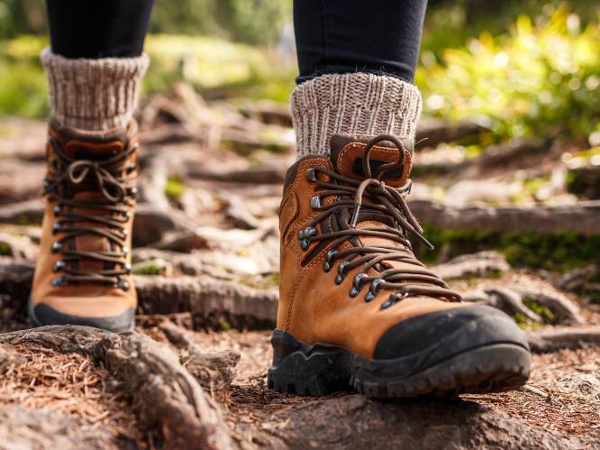 “Gebruik er verschillende door elkaar”: podoloog geeft raad bij het kiezen van jouw perfecte wandelschoenen