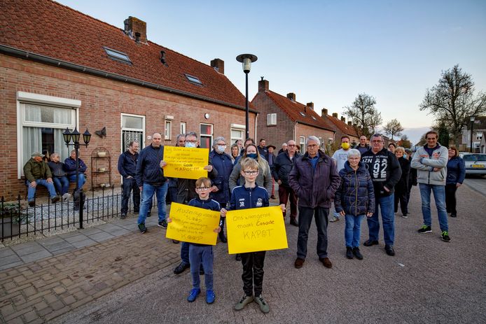 Bewoners van de Molenstraat in Sprang-Capelle zijn boos over de voorgenomen sloop van hun woning. Het Waalwijks college toont begrip voor het besluit van Casade.