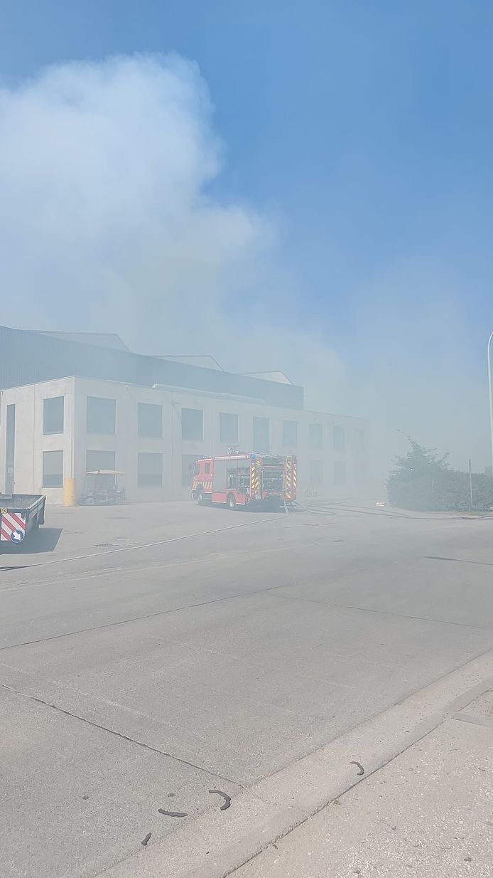 De brand ging gepaard met stevige rookontwikkeling.