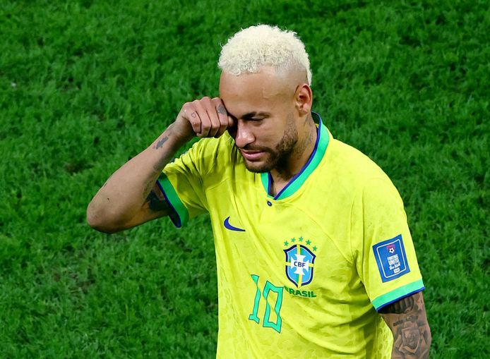 Neymar in tranen na de uitschakeling.