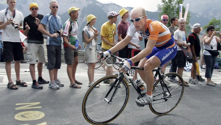 Levi Leipheimer in zijn tijd als renner voor de Rabobankploeg in 2004 op de Alpe d'Huez tijdens de Tour de France. Beeld ANP