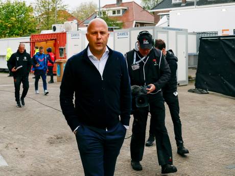LIVE eredivisie | Feyenoord met Bijlow en Milambo tegen Go Ahead, Engelse journalist wacht Slot op 