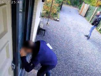 Loerende toezichthouders die naar geloofsovertuiging vragen; Epe gooit het roer nu om