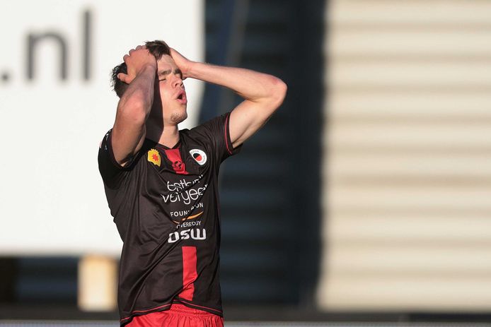 Thijs Dallinga miste in de eerste helft een penalty.