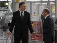 Elon Musk opent Europese Tesla-fabriek: ‘Op naar duurzame toekomst’