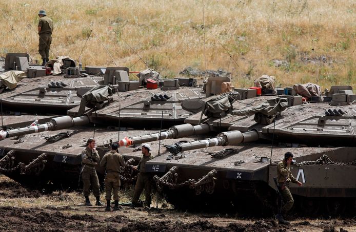 Israëlische tanks op de Golanhoogvlakte, die de grens vormt tussen Israël en Syrië.