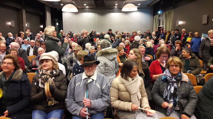 Tientallen deelnemers van de actiegroep Behoud Ouderenzorg Montfoort (BOM) zijn vanavond aanwezig in zalencentrum Het Sint Joseph aan de Heiliglevenstraat in Montfoort om met het gemeentebestuur te praten.