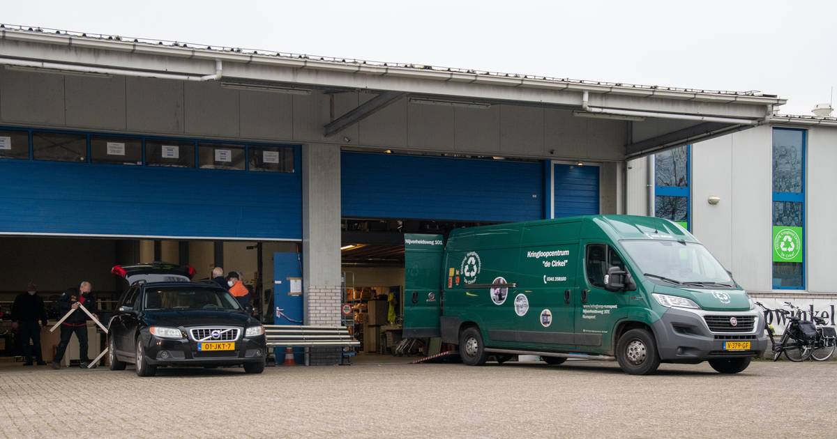 Dodelijk ongeval met stapelaar heeft flinke impact op personeel kringloop­win­kel in Nunspeet.